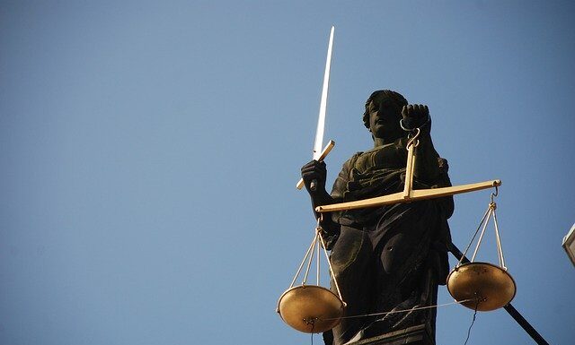 ile zarabia radca prawny