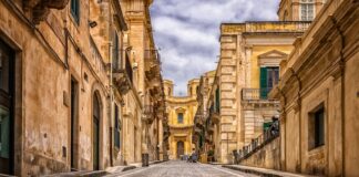 Jakie są gniazdka na Sycylii?