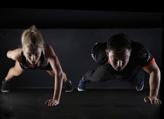 Jak poprawnie wykonywać pompki?