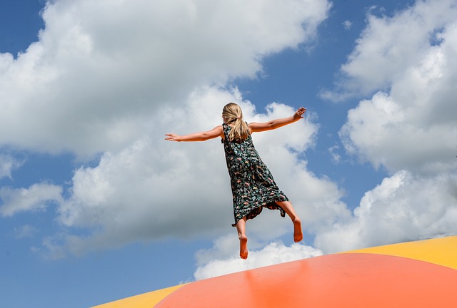 Czemu trampolina kopie? Czemu trampolina kopie?