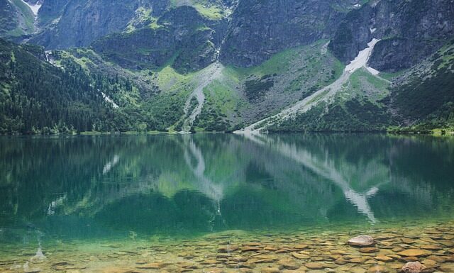 Czy na Morskie Oko można iść w adidasach?